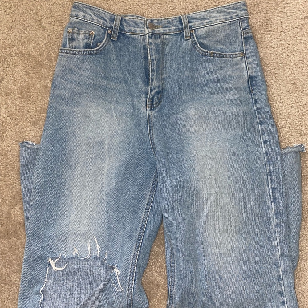 KNEE HOLE RIP BLUE JEANS